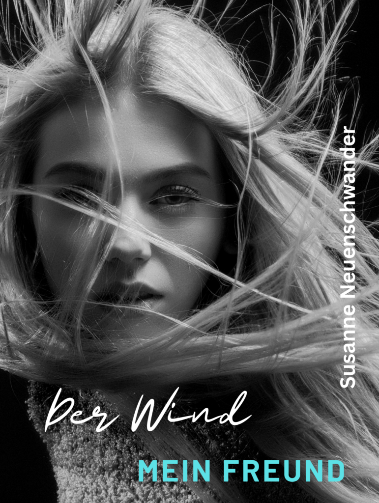 Schwarz-weiss Bild. Darauf ist eine junge Frau mit blonden Haaren zu sehen. Der Wind weht durch ihre Haare. Cover zum E-Book: Der Wind, mein Freund. 