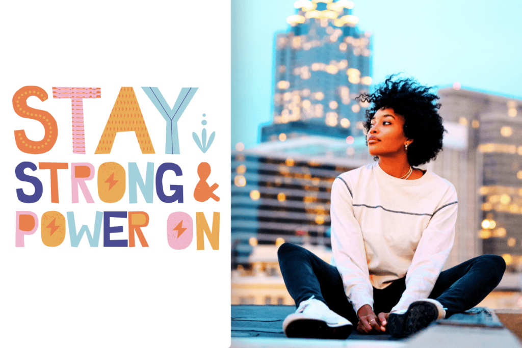 Rechts im Bild ist ein schöne Frau sitzend vor einer Skyline. Links neben ihr ist der Schriftzug: Stay strong & power on. Es ist bunt geschrieben.